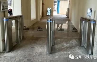 都鐸臻城應(yīng)用鐵軍智能人臉識別速通門設(shè)備