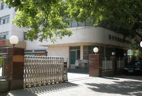 南京大學電動伸縮門工程 - 中出網(wǎng)-智能出入口門戶