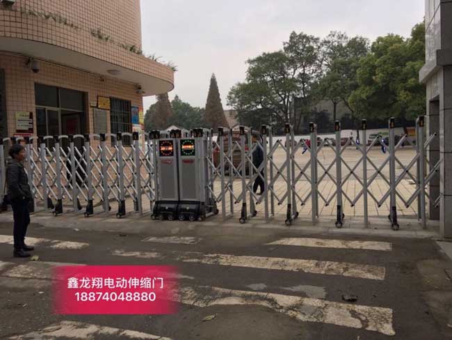 長(zhǎng)沙中南汽車世界獵豹汽車4s店電動(dòng)伸縮門案例 - 中出網(wǎng)-智能出入口門戶