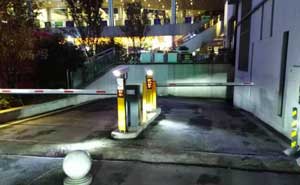 重慶盤龍奧園廣場(chǎng)車牌識(shí)別系統(tǒng)案例 - 中出網(wǎng)-智能出入口門戶