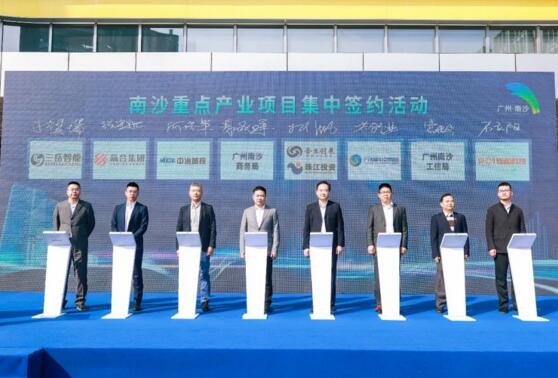 佳都科技高級(jí)副總裁兼智慧城市業(yè)務(wù)群總裁石立陽(yáng)（右一）