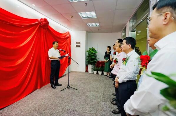 聯(lián)合會會長、廣藥集團黨委書記、董事長李楚源致辭