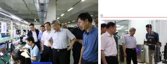 在陳董等公司領導的陪同下，樊主席一行先后參觀了立林生產(chǎn)車間、實驗室和企業(yè)產(chǎn)品展廳