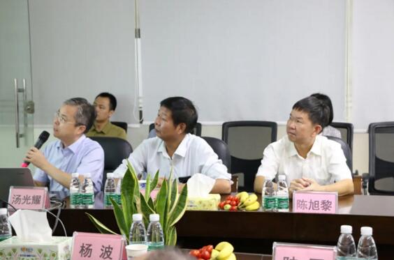湯總首先向來訪領(lǐng)導(dǎo)介紹了立林的發(fā)展歷程、集團概況和產(chǎn)品生態(tài)鏈全景