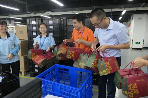 立林制造中心組織開展送禮盒、包粽子系列活動(dòng)