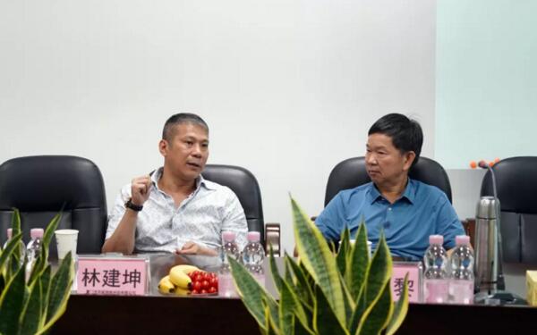 信用家網(wǎng)絡(luò)科技董事長林建坤先生肯定了立林智慧生活體驗(yàn)館的運(yùn)營模式