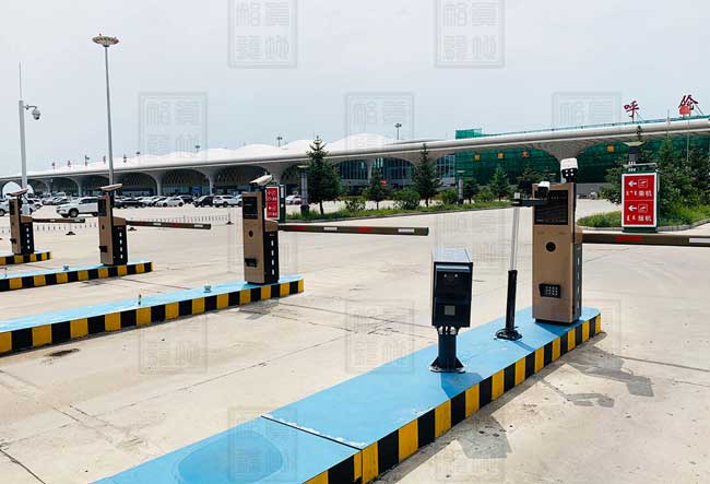 內(nèi)蒙古呼倫貝爾機(jī)場(chǎng)車牌識(shí)別案例 - 中出網(wǎng)-智能出入口門戶