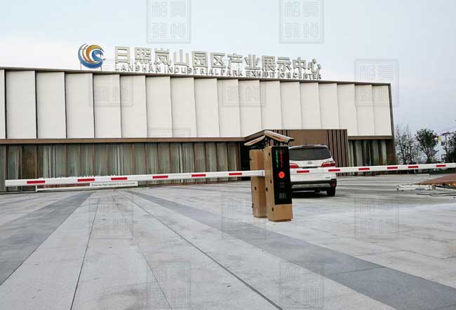 山東日照市嵐山園區(qū)產(chǎn)業(yè)展示中心車(chē)牌識(shí)別系統(tǒng) - 中出網(wǎng)-智能出入口門(mén)戶(hù)