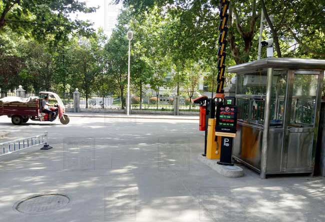 陜西西安市火箭工程大學家屬院車牌識別案例 - 中出網(wǎng)-智能出入口門戶