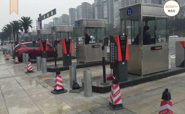 成都香港蛟龍集團海濱城購物中心車牌識別系統(tǒng)案例 - 中出網(wǎng)-智能出入口門戶
