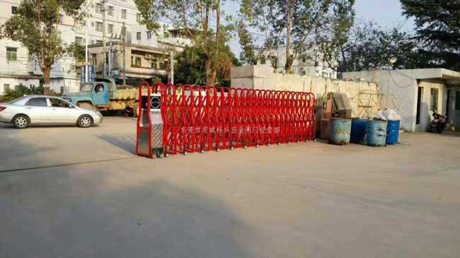 東莞東城豪華大紅電動(dòng)伸縮門(mén)案例 - 中出網(wǎng)-智能出入口門(mén)戶(hù)