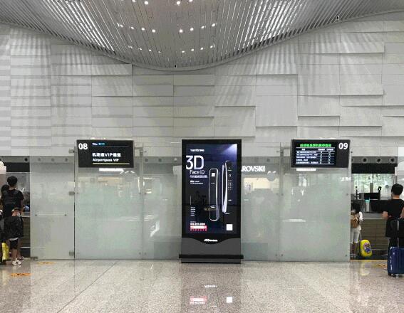 天能新品廣告再次登陸廣州白云機(jī)場，賦能升級(jí)！