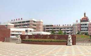 南通市通州區(qū)金沙中學(xué)伸縮門(mén)案例 - 中出網(wǎng)-智能出入口門(mén)戶