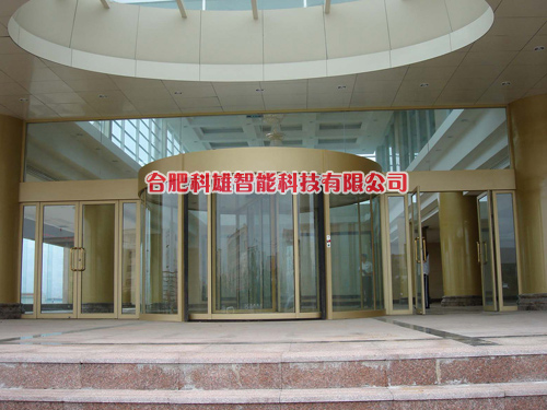 旋轉(zhuǎn)門(mén)