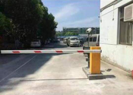 杭州富陽區(qū)二手車交易市場車牌識別案例 - 中出網(wǎng)-智能出入口門戶
