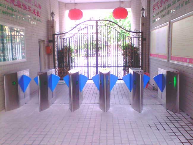 汕尾小風帆學校通道閘案例 - 中出網(wǎng)-智能出入口門戶