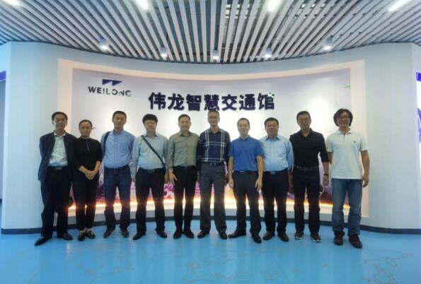 上海寶山區(qū)區(qū)委常委、副區(qū)長蘇平一行 蒞臨偉龍科技參觀指導