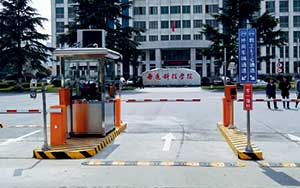 南通科技職業(yè)學(xué)院車牌識別系統(tǒng)案例 - 中出網(wǎng)-智能出入口門戶