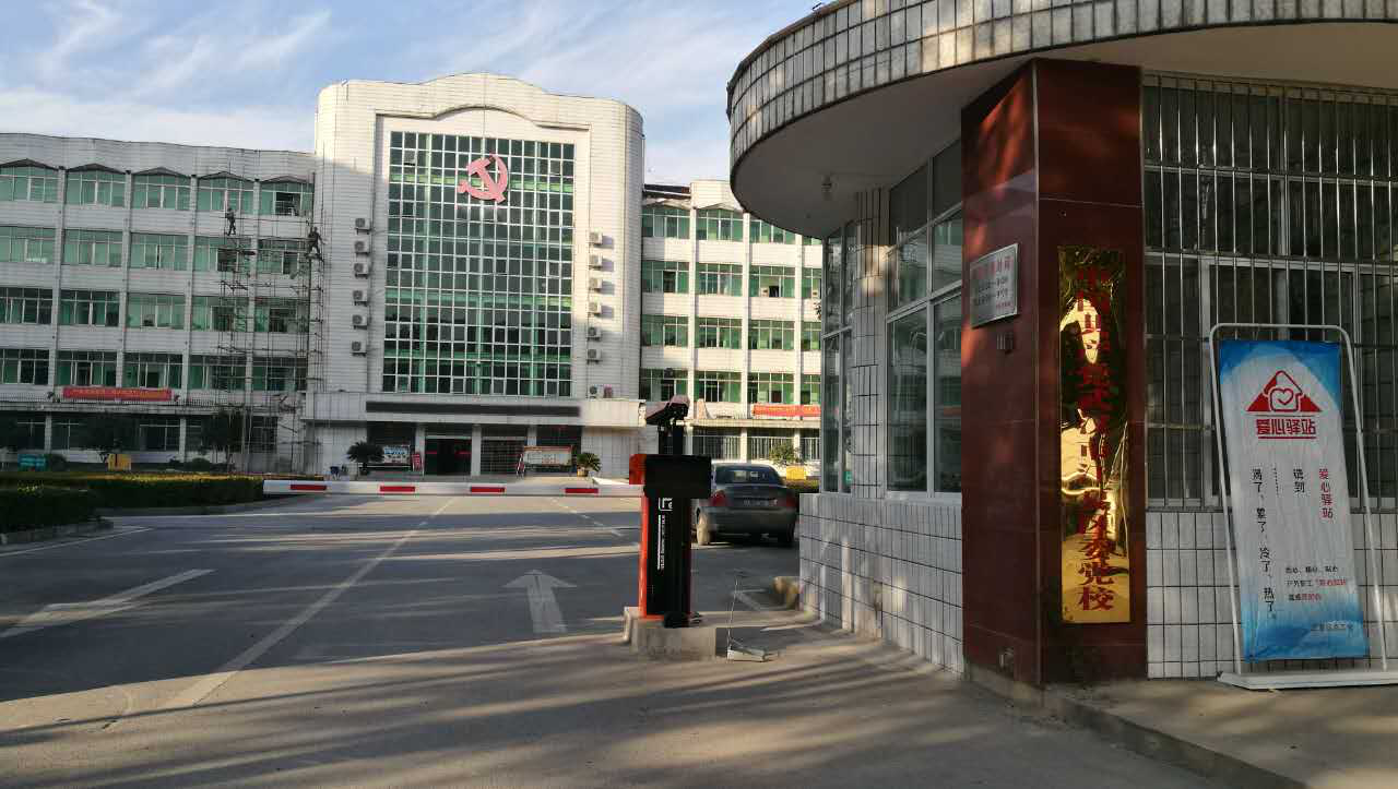 武漢市江夏區(qū)委黨校車(chē)牌識(shí)別系統(tǒng)