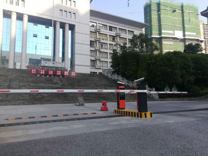 郴州市林業(yè)局車牌識別系統(tǒng)、伸縮門、道閘、崗?fù)すこ贪惭b